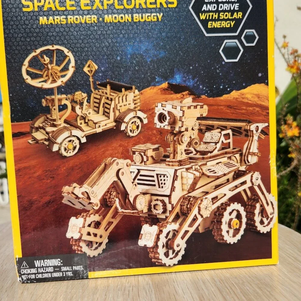NEW NATIONAL GEOGRAPHIC Solar Model Kit Wooden 3D Puzzle Models NASA Space Explo